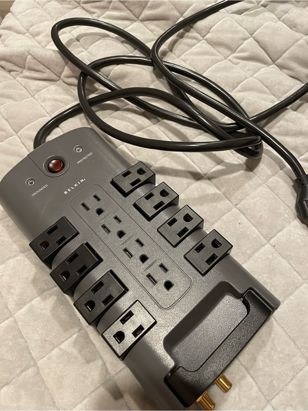 Belkin PivotPlug 12 Outlet Surge Protector